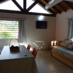 Living comedor, sommier, mesa y tv led